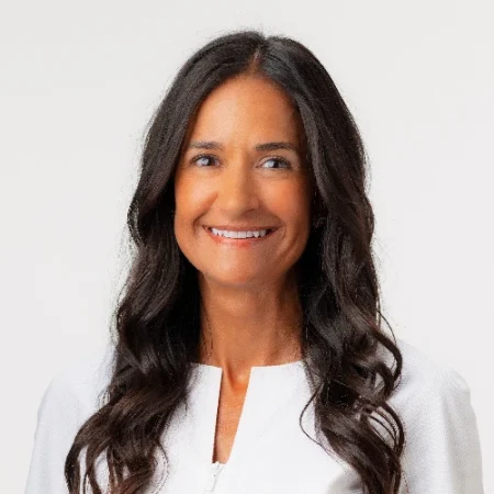 Cindy Hennigan Headshot